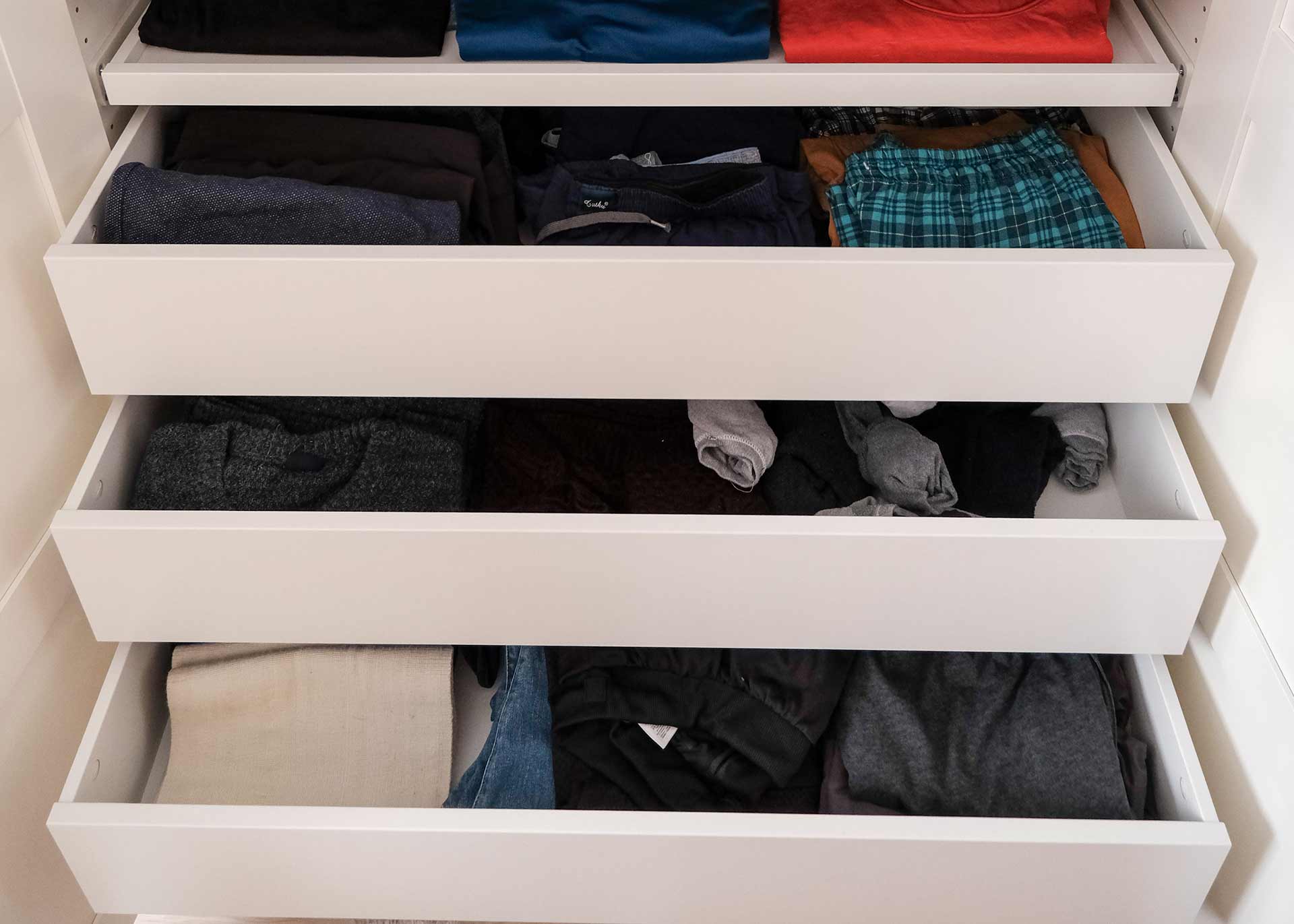 How to store clothes for long term?
